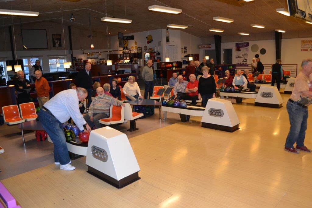 Bowling klubben på sin ugentlige tur til Lyng Bowl i Grindsted