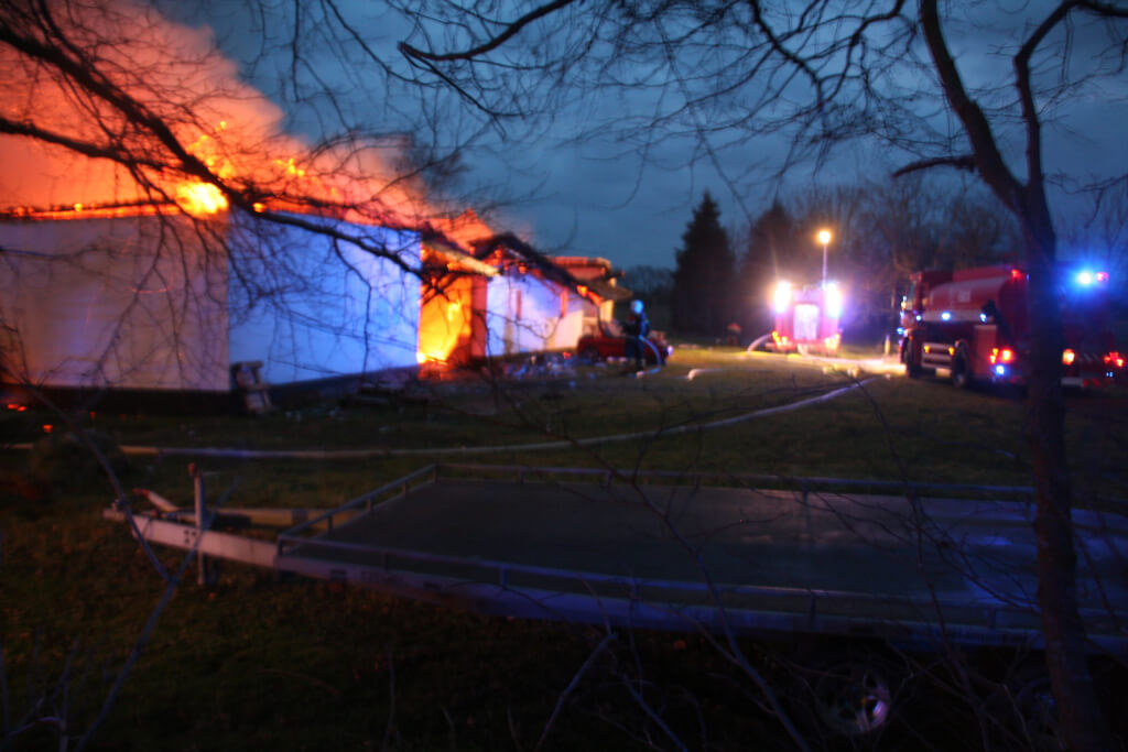 De lokale helte igen i ilden – Gårdbrand uden for Billund