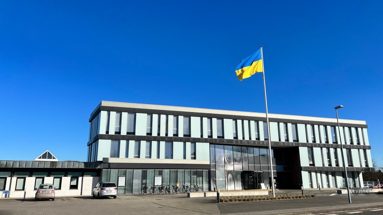 Det ukrainske flag er hejst ved rådhuset