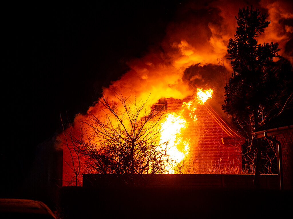 Brand i parcelhus i Grindsted i nat