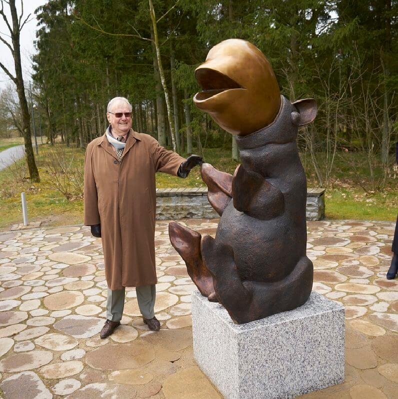 H.K.H. Prins Henrik der står bag den nye skulptur i Skulpturpark Billund