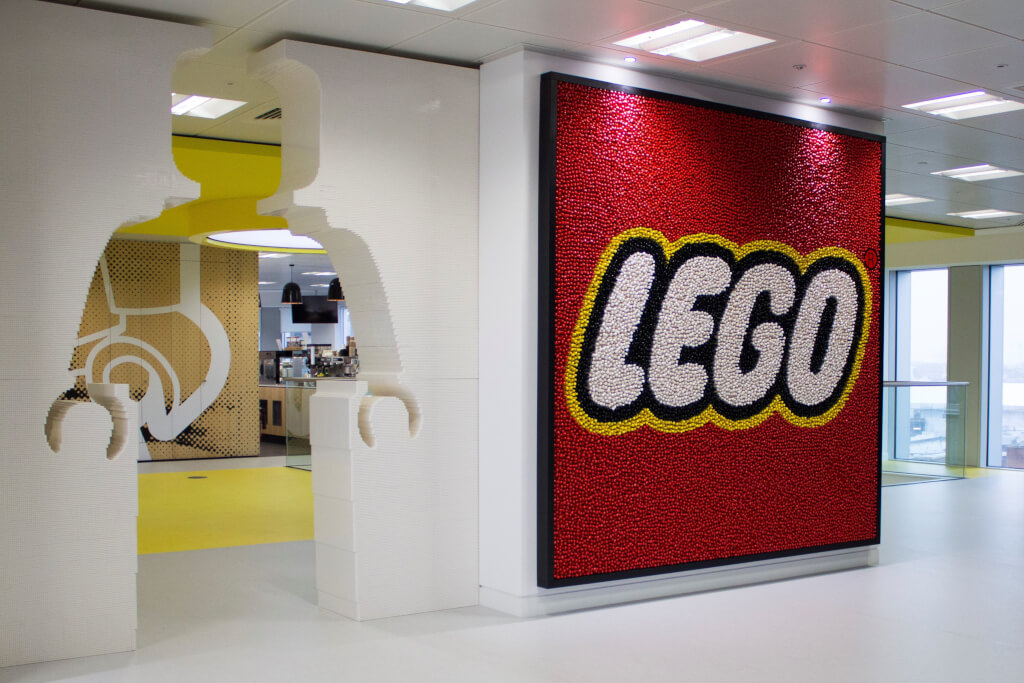 I dag lørdag er der job-dag for unge på LEGO