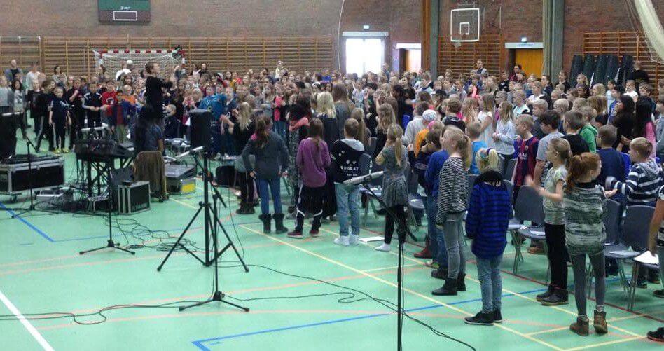 Kæmpe børnekor øver i Billund