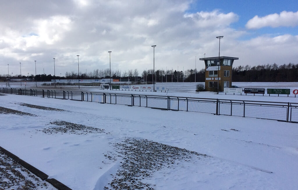 Sneen aflyser fredagens travløb i Billund