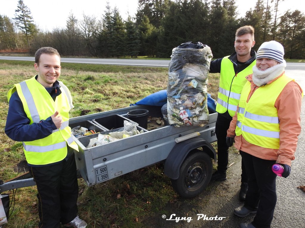 Fem frivillige samlede knap 100 kg skrald i naturen