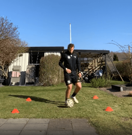 GGIF træner fodbold via live sessions