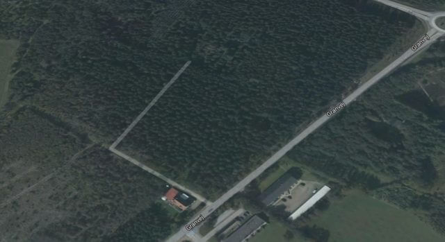 Her er det nye parkeringsareal ved Granvej. Øverst i billedet ses rundkørslen ved Nordmarksvej. Foto: google.dk